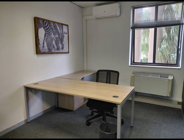 22M² OFFICE TO LET IN FOURWAYS
